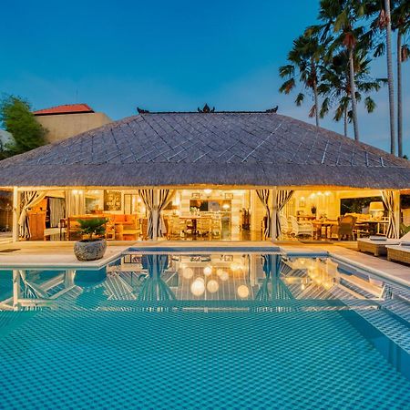 Villa Kalis, 10 Bedroom Family And Group Villa Seminyak Eksteriør billede
