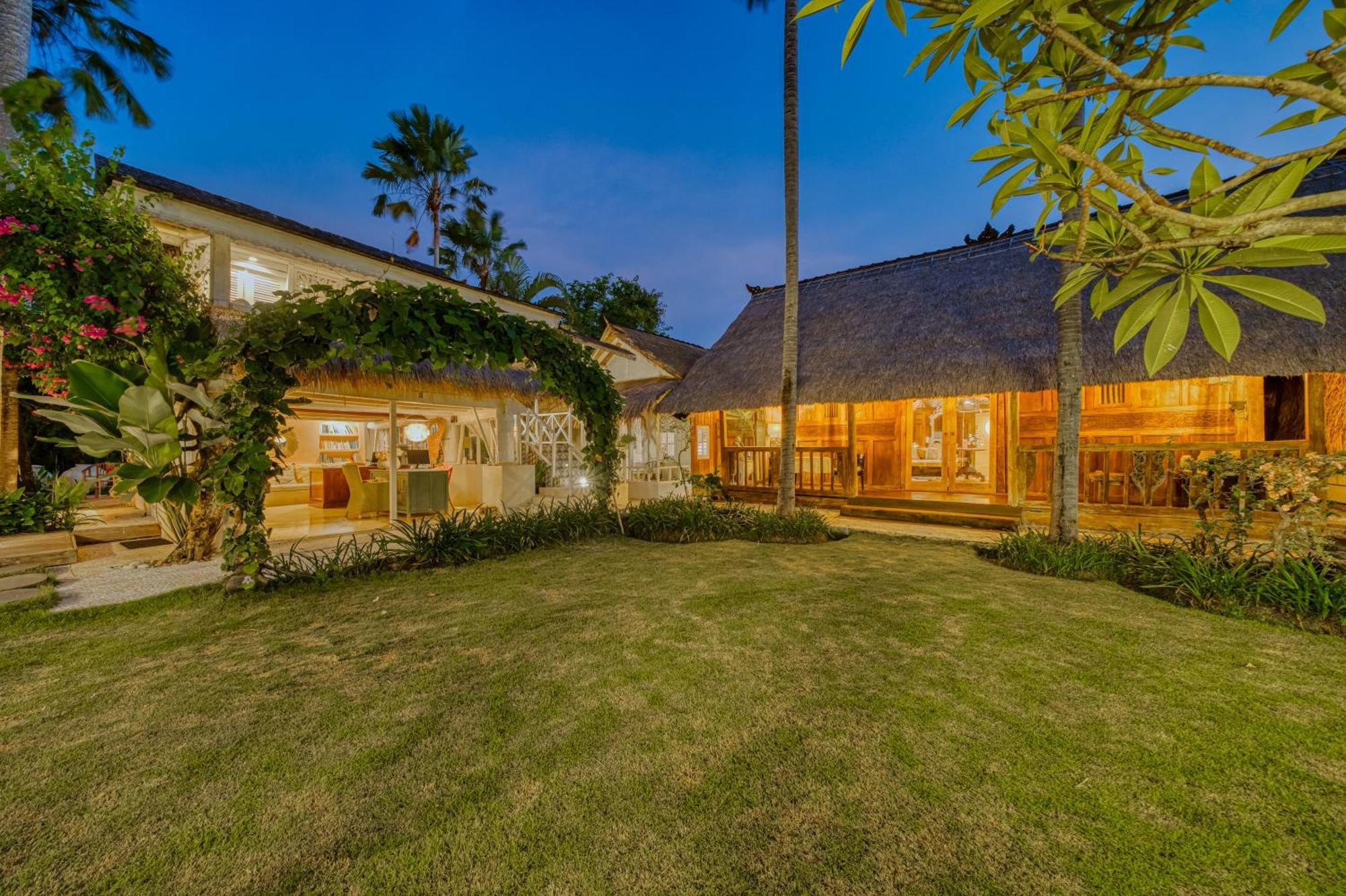 Villa Kalis, 10 Bedroom Family And Group Villa Seminyak Eksteriør billede